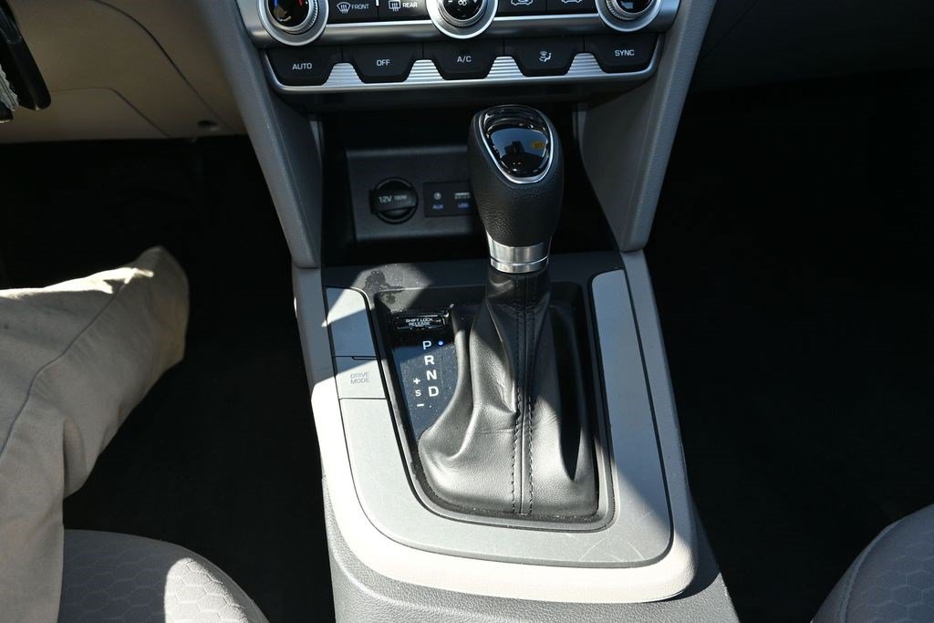 Used 2020 Hyundai Elantra SE FWD image 32