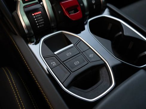 Used 2021 Lamborghini Urus AWD/4WD image 53