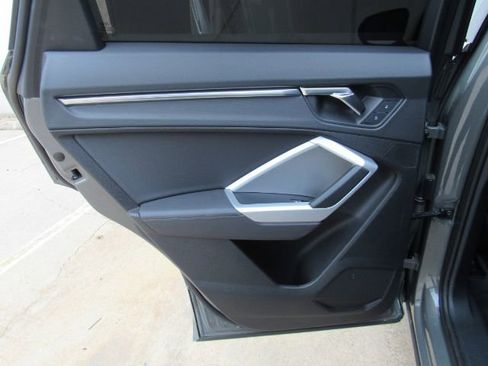 Used 2022 Audi Q3 2.0T Premium Plus w/ Premium Plus Package image 19