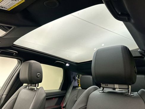 Used 2025 Land Rover Discovery Sport Dynamic SE image 8