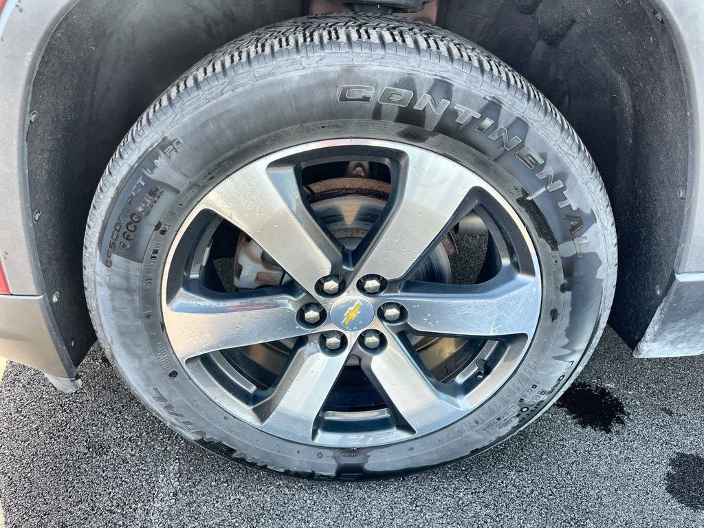 Used 2023 Chevrolet Traverse LT w/ LT Premium Package AWD/4WD image 33
