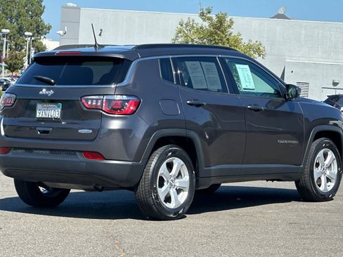 Used 2018 Jeep Compass Latitude w/ Popular Equipment Group FWD image 2