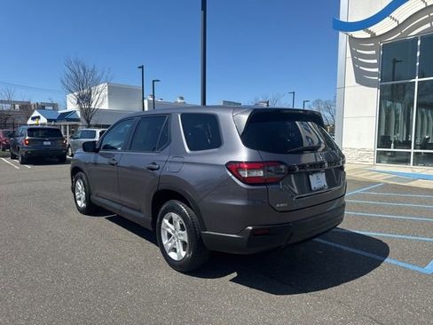 Used 2023 Honda Pilot LX image 6