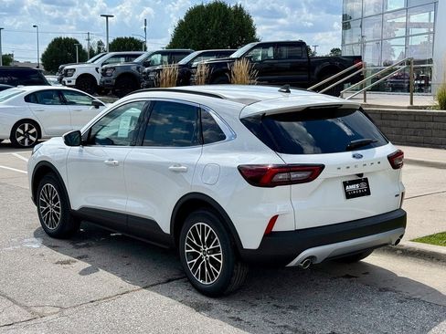 New 2025 Ford Escape SE image 3