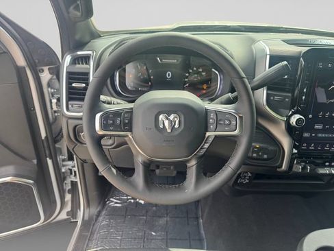 Used 2026 RAM 2500 Laramie AWD/4WD image 11