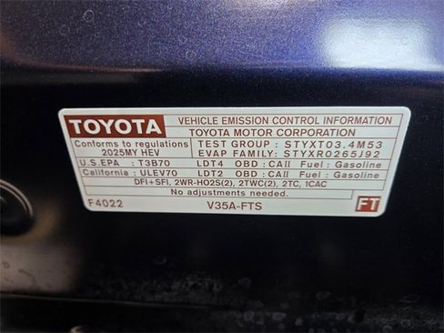Used 2025 Toyota Sequoia Platinum image 29