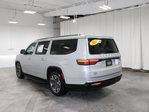 Used 2023 Jeep Wagoneer L Series III w/ Preferred Equipment Group AWD/4WD image 7