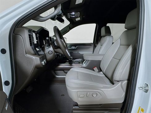 New 2026 GMC Sierra 1500 SLT image 12