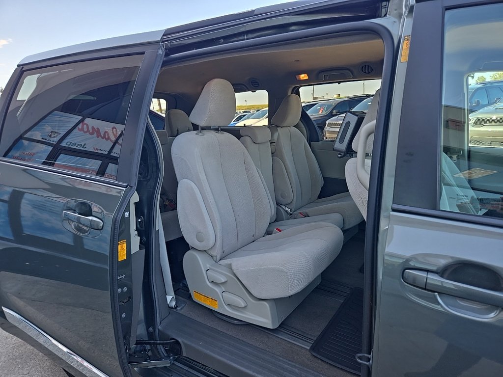 Used 2013 Toyota Sienna LE FWD image 25