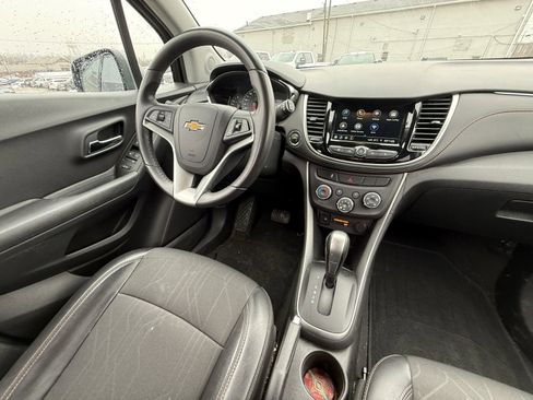 Used 2019 Chevrolet Trax LT w/ LT Convenience Package image 3