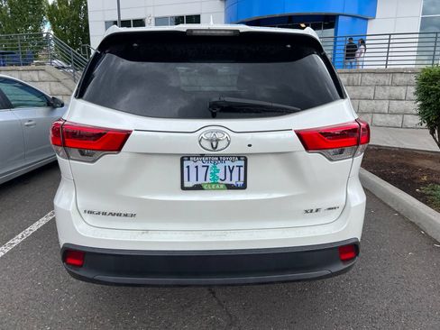 Used 2017 Toyota Highlander XLE AWD/4WD image 5