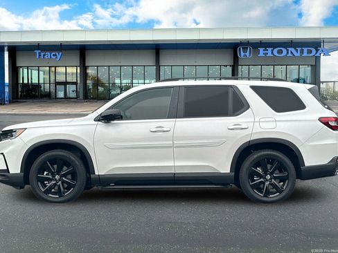 Certified 2025 Honda Pilot Black Edition image 11