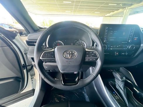 Used 2021 Toyota Highlander XSE image 13