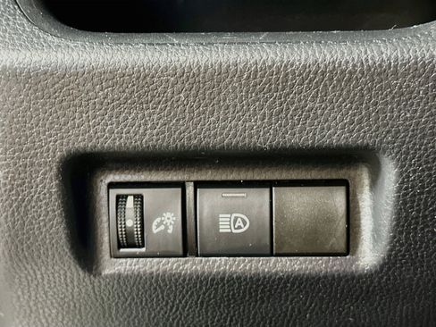 Used 2021 Toyota RAV4 LE AWD/4WD image 16