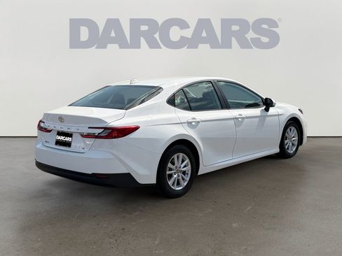 Used 2025 Toyota Camry LE image 7