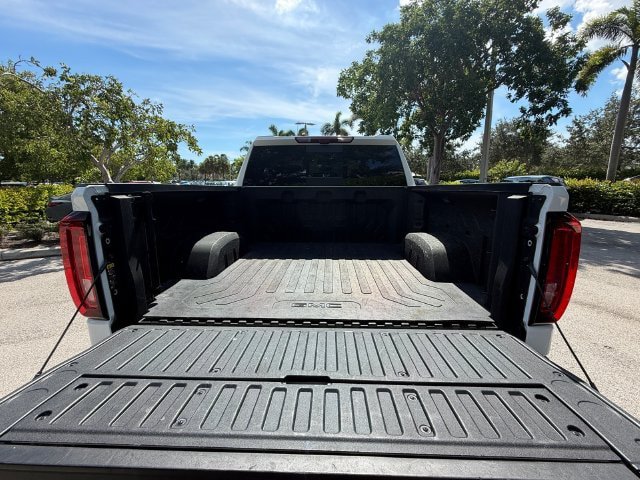 Used 2025 GMC Sierra 1500 AT4 w/ AT4 Premium Package AWD/4WD image 14
