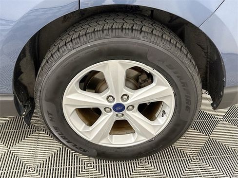 Used 2018 Ford Edge SE image 21