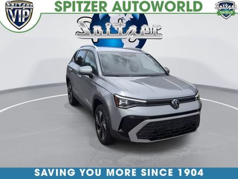 Used 2025 Volkswagen Taos SE AWD/4WD image 2