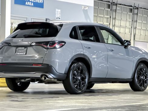 Used 2025 Honda HR-V Sport image 8