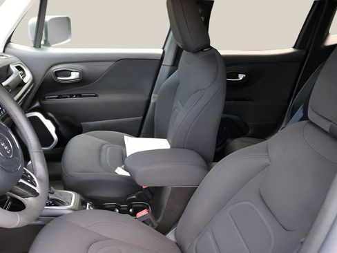 Used 2021 Jeep Renegade Latitude FWD image 11