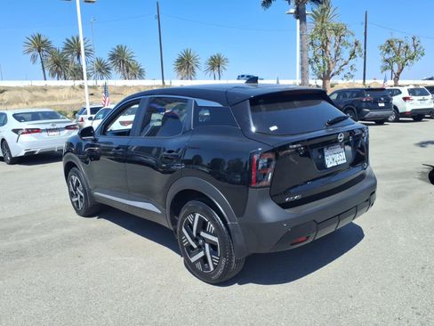 Certified 2025 Nissan Kicks SV FWD image 9