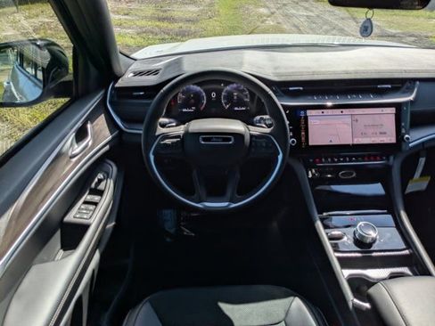 New 2026 Jeep Grand Cherokee Altitude AWD/4WD image 17