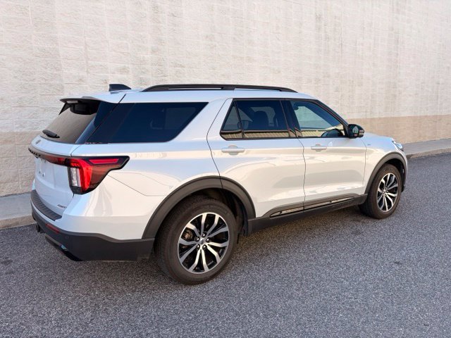 Used 2026 Ford Explorer ST-Line AWD/4WD image 4