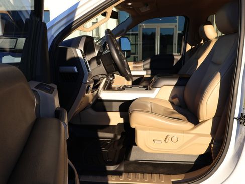 Used 2017 Ford F250 Lariat w/ Chrome Package image 9