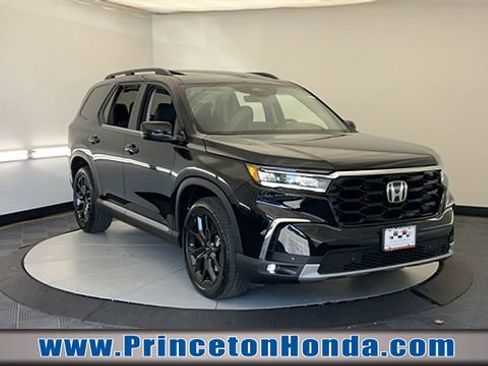 New 2025 Honda Pilot Touring image 1