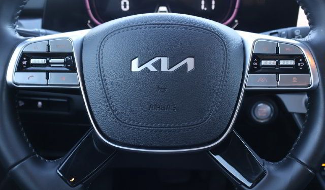Used 2023 Kia Telluride S AWD/4WD image 17