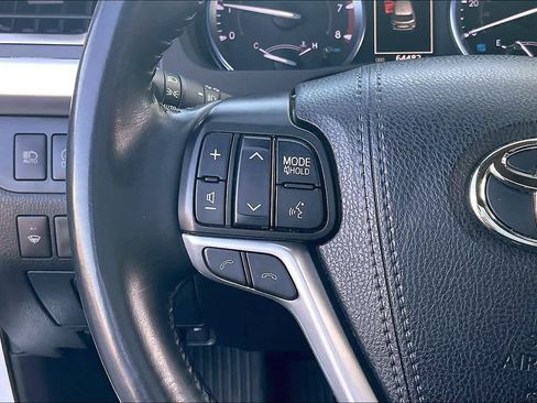 Used 2019 Toyota Highlander SE image 20