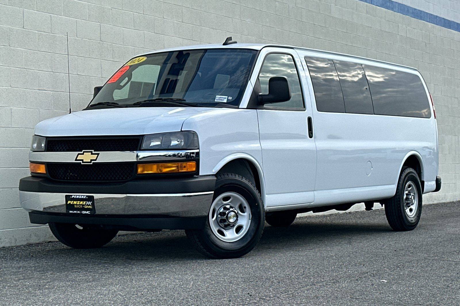 Certified 2024 Chevrolet Express 3500 LT w/ LT Preferred Equipment Group RWD image 8