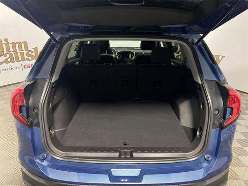 Used 2024 GMC Terrain SLE w/ Driver Convenience Package image 22