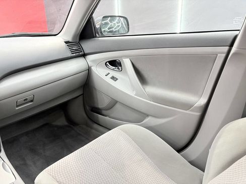 Used 2011 Toyota Camry LE image 12