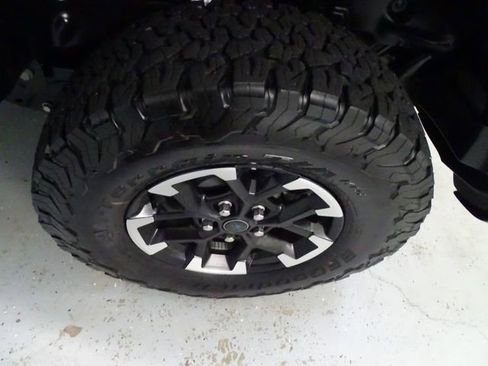 Certified 2025 Jeep Wrangler Unlimited Rubicon 4xe w/ Convenience Group AWD/4WD image 29