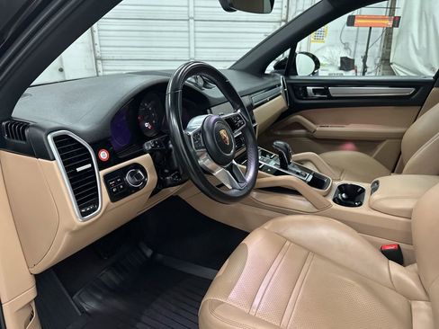 Used 2023 Porsche Cayenne image 9