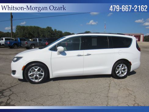 Used 2018 Chrysler Pacifica Touring Plus w/ Tire & Wheel Group image 6