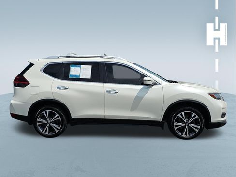 Used 2019 Nissan Rogue SV w/ Sun & Sound Touring Package FWD image 3