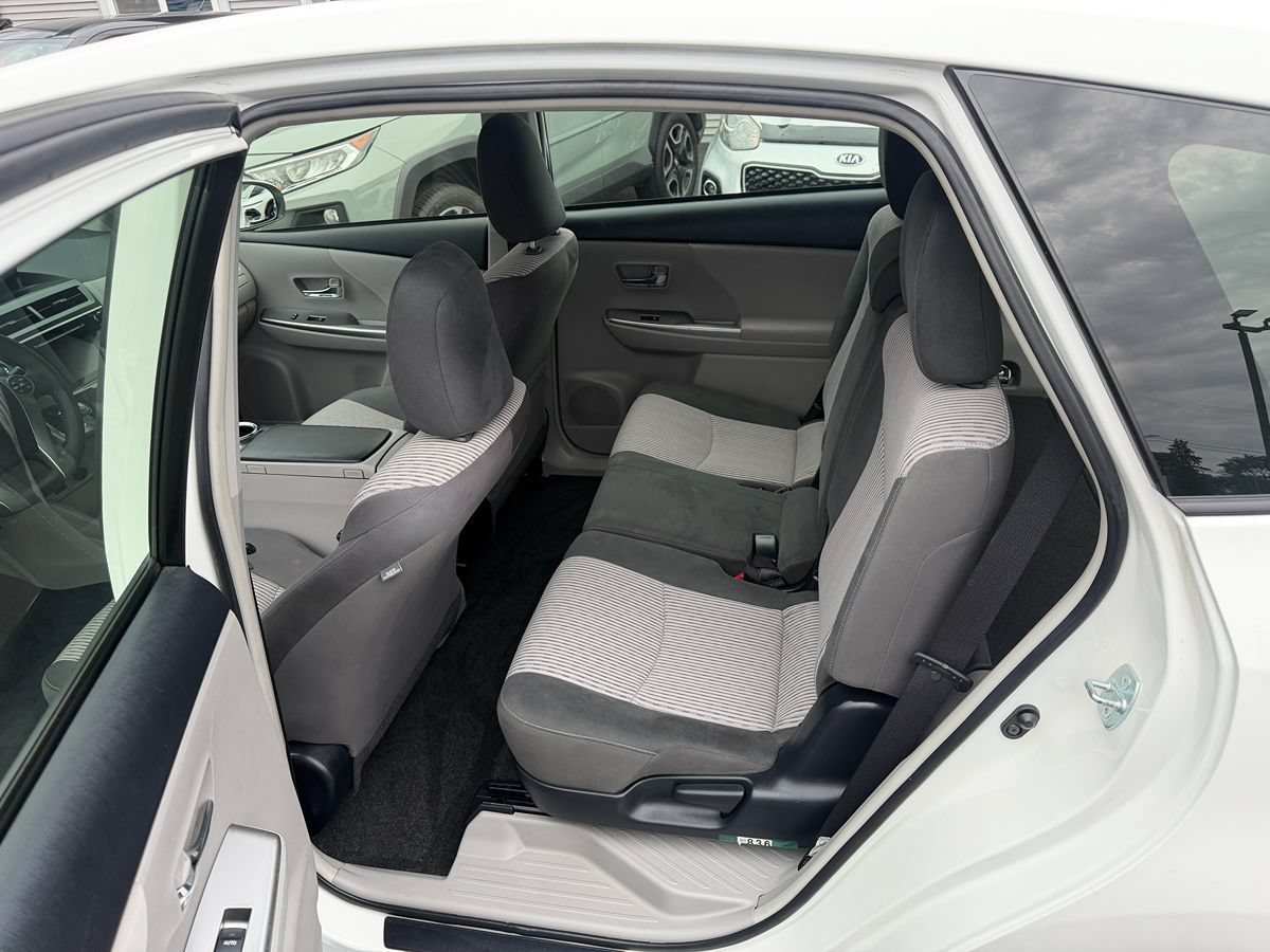 Used 2017 Toyota Prius V Two FWD image 5