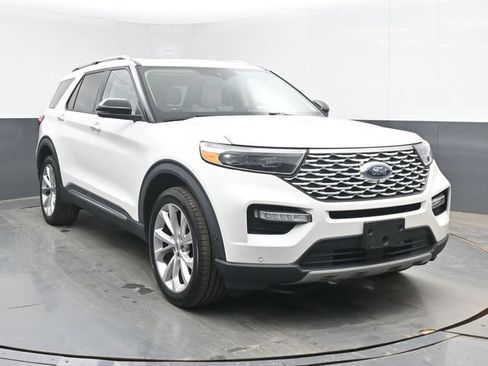 Used 2022 Ford Explorer Platinum w/ Equipment Group 601A AWD/4WD image 2