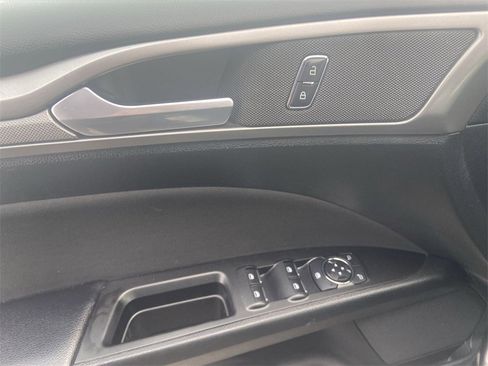 Used 2017 Ford Fusion SE image 22