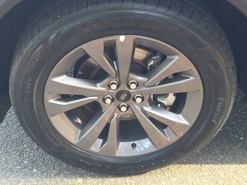 Used 2023 Ford Explorer XLT w/ Equipment Group 202A image 37