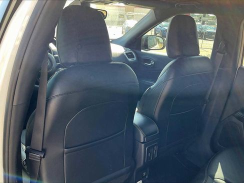 Used 2021 Jeep Compass Latitude image 12