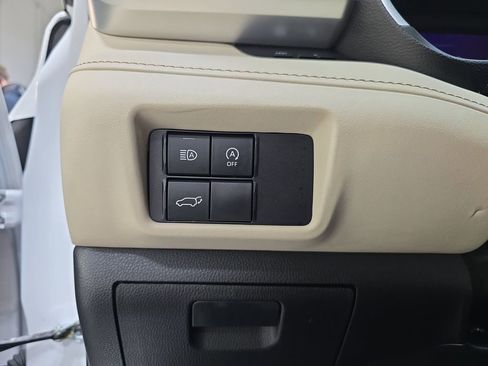 Used 2023 Toyota Highlander XLE image 27