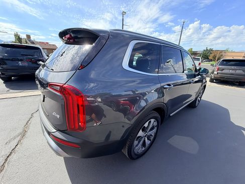 Used 2020 Kia Telluride S w/ S 8 Passenger Seating Package AWD/4WD image 3