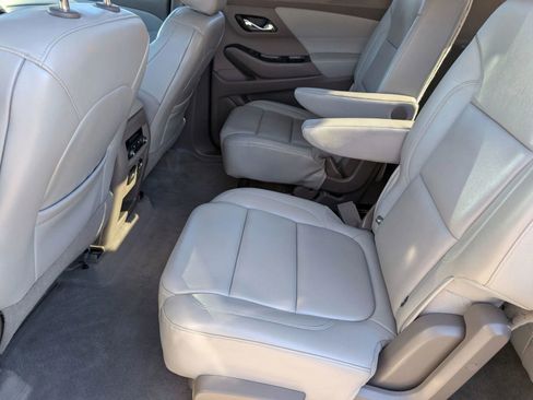 Used 2018 Chevrolet Traverse LT image 14