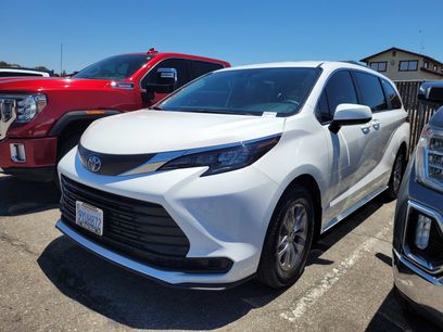 Used 2025 Toyota Sienna LE