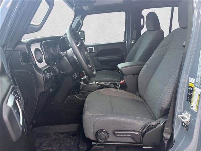 Used 2024 Jeep Gladiator Sport AWD/4WD image 9