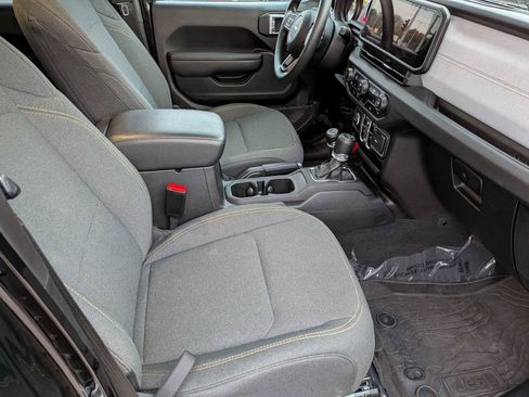 Used 2024 Jeep Gladiator Sport image 17