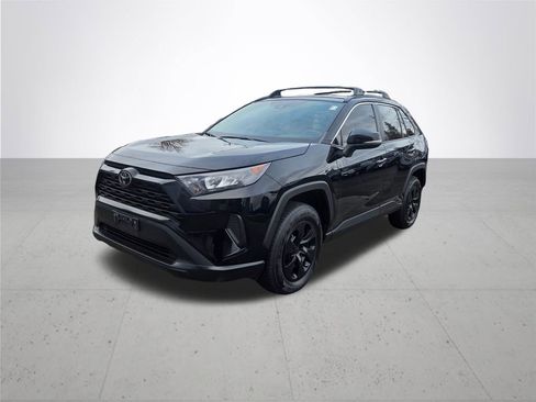Used 2021 Toyota RAV4 LE image 2